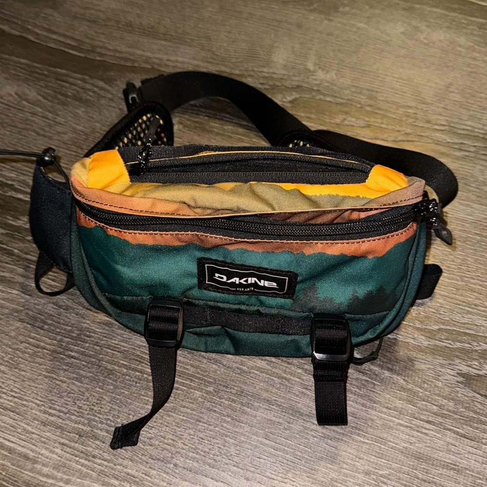 Like New Dakine Bike Waist Bag